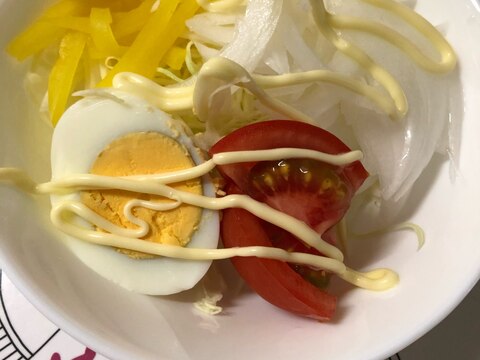 マヨネーズで食べる✨沢庵と新玉葱の生野菜サラダ